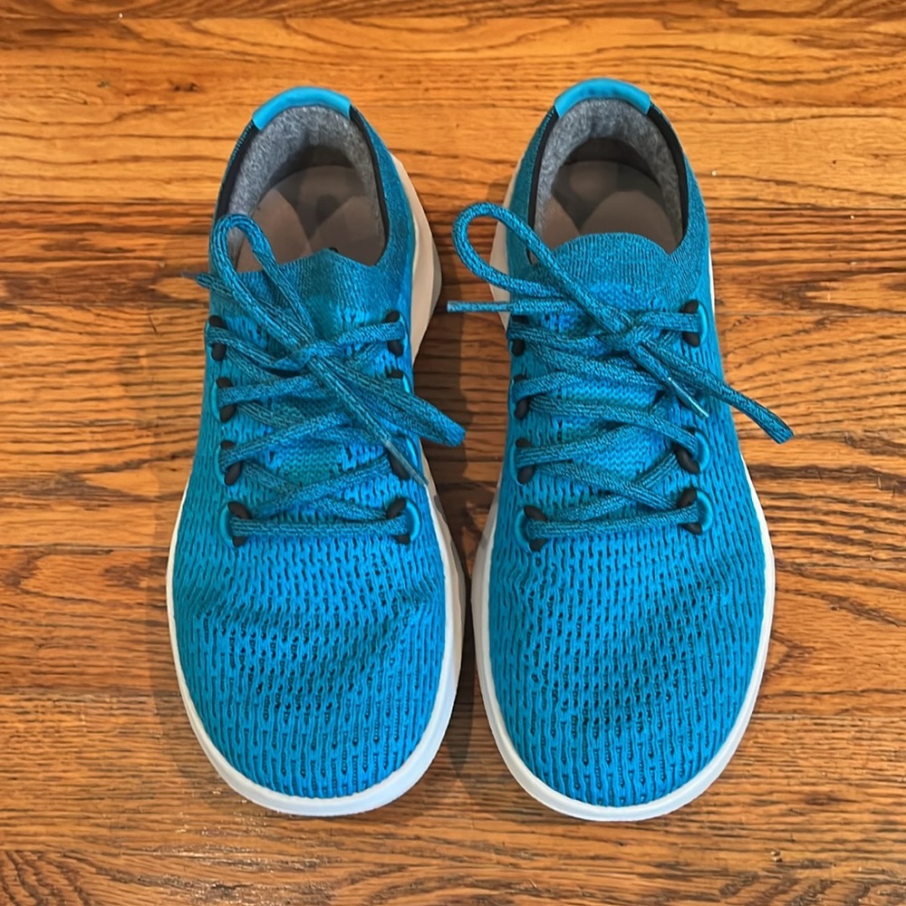 Like new women’s sneakers